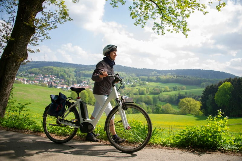 Co zabrać na wycieczkę rowerową? Praktyczny poradnik dla początkujących rowerzystów.